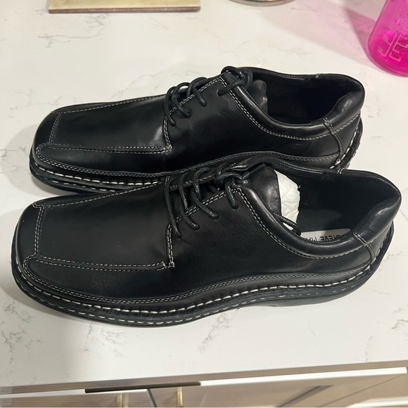 New in box Steve Madden Menlow black loafers with detailed white stitching, 9.5. - Picture 14 of 16
